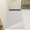 Receveur en acrylique Blanc Effet Pierre 90x140x5 cm + Grilles Linéaires Chrome et Noire