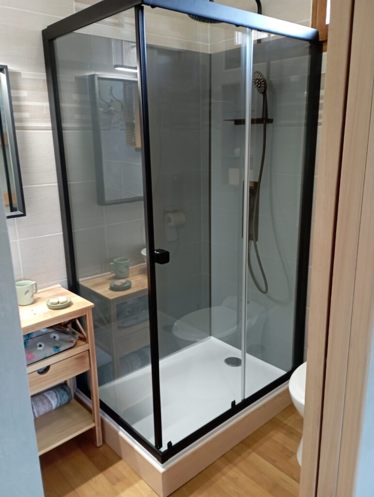 cabine de douche grise
